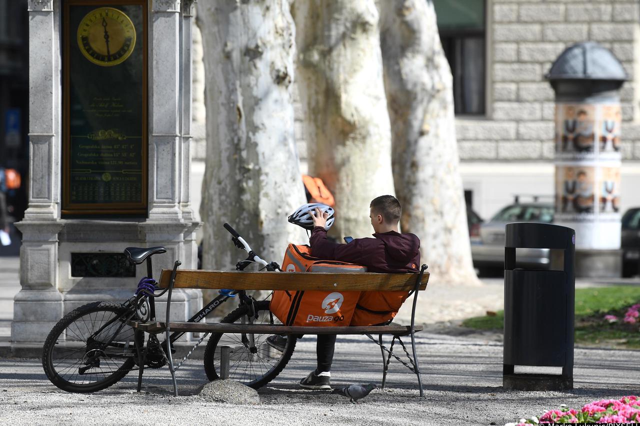 Zagreb: Dostavljači na biciklima ovih dana imaju puno posla