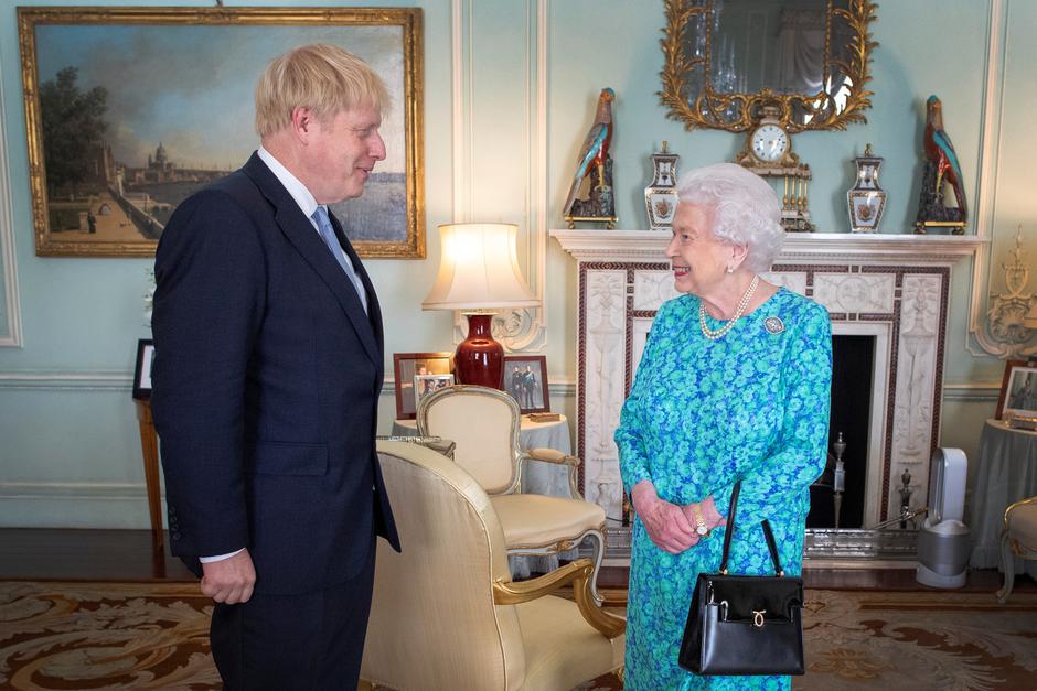 Kraljica Elizabeta i Boris Johnson