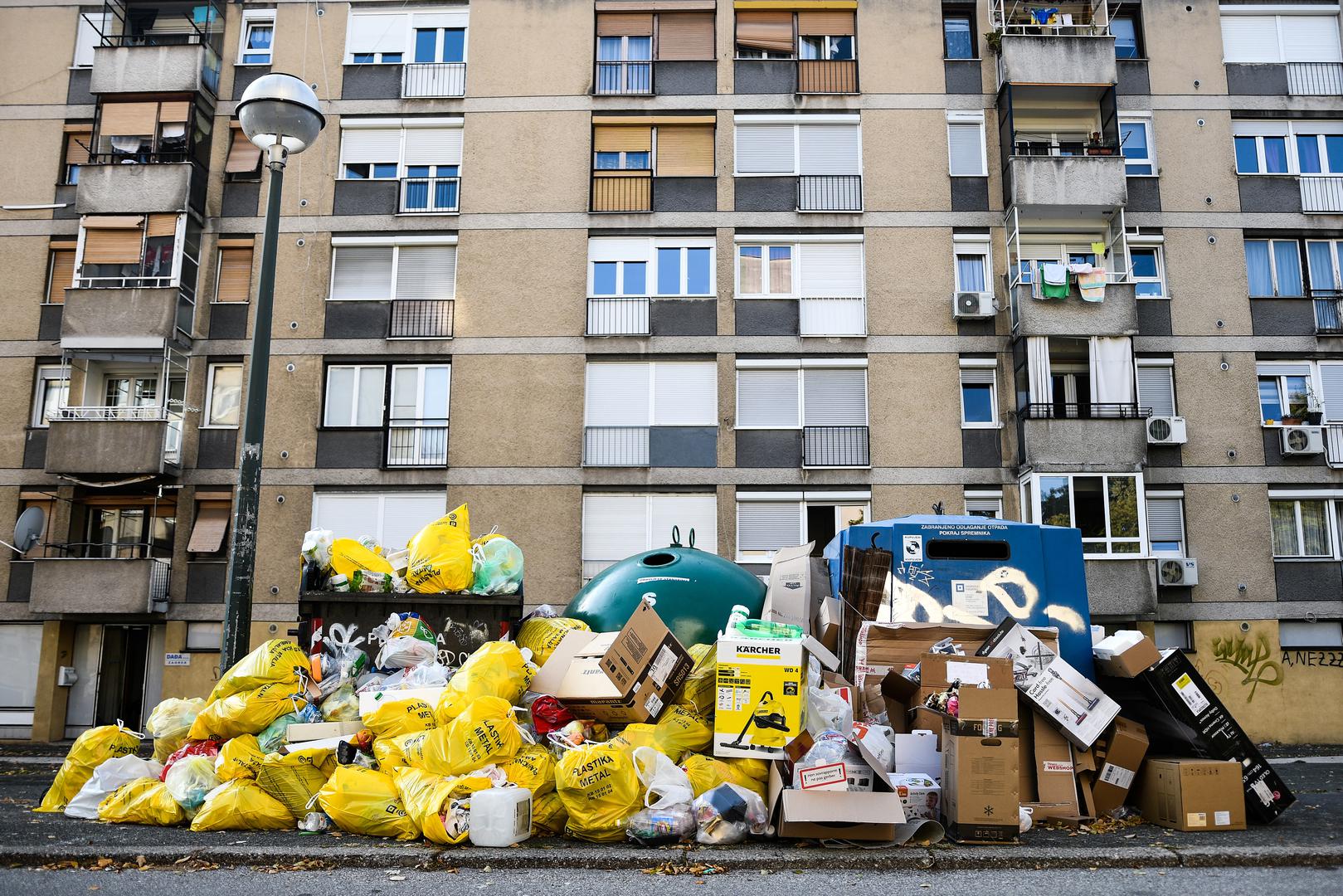 Mnogi zagrebački kvartovi zatrpani su smećem, a današnje fotografije iz Knežije govore koliko je problem zapravo velik.