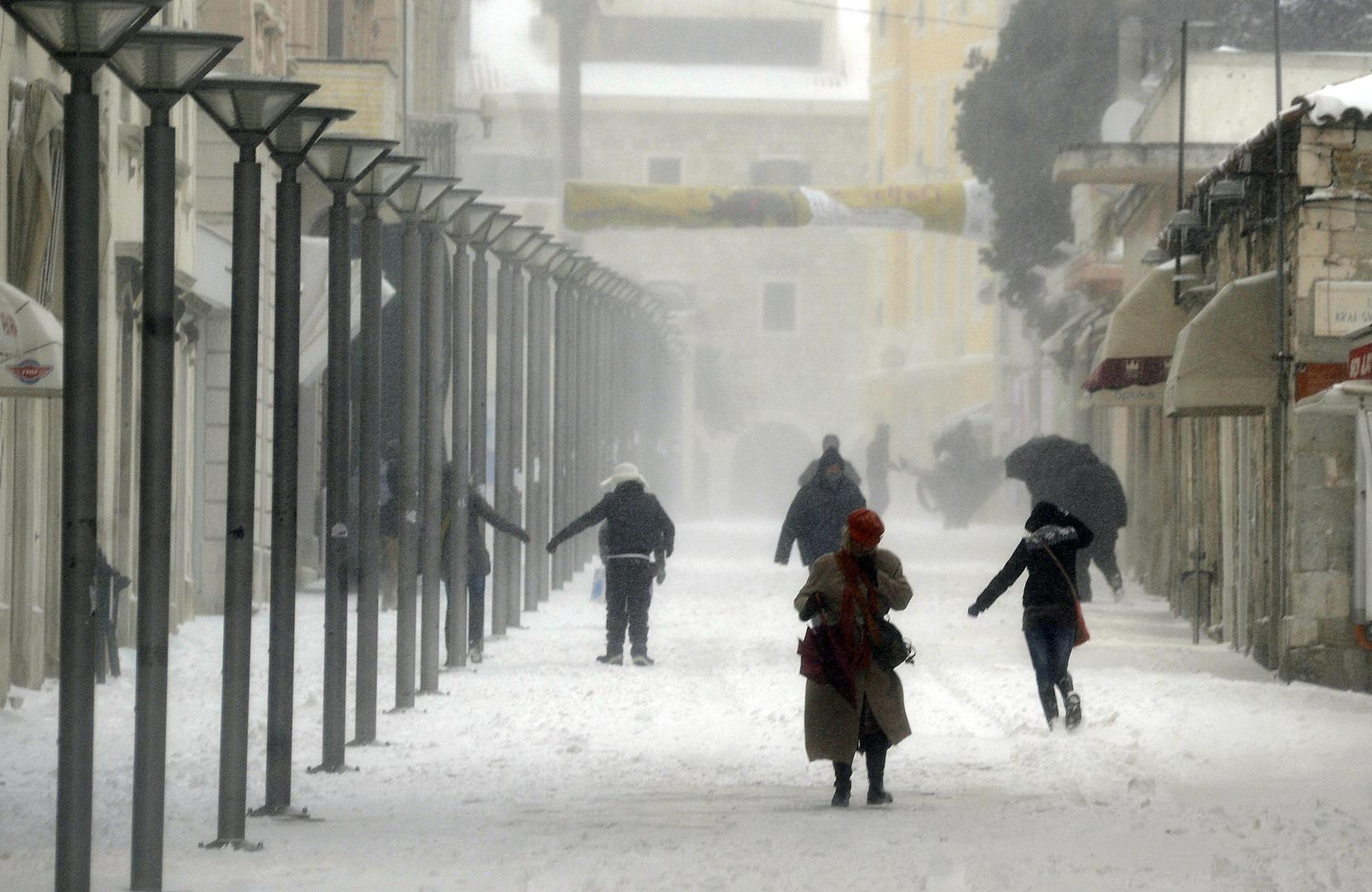 03.02.2012., Split - Snjezna mecava u Splitu. Skliske splitske ulice.rPhoto: Tino Juric/PIXSELL