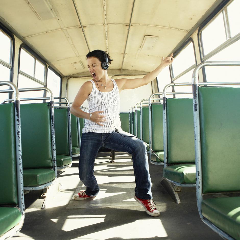 ples u autobusu