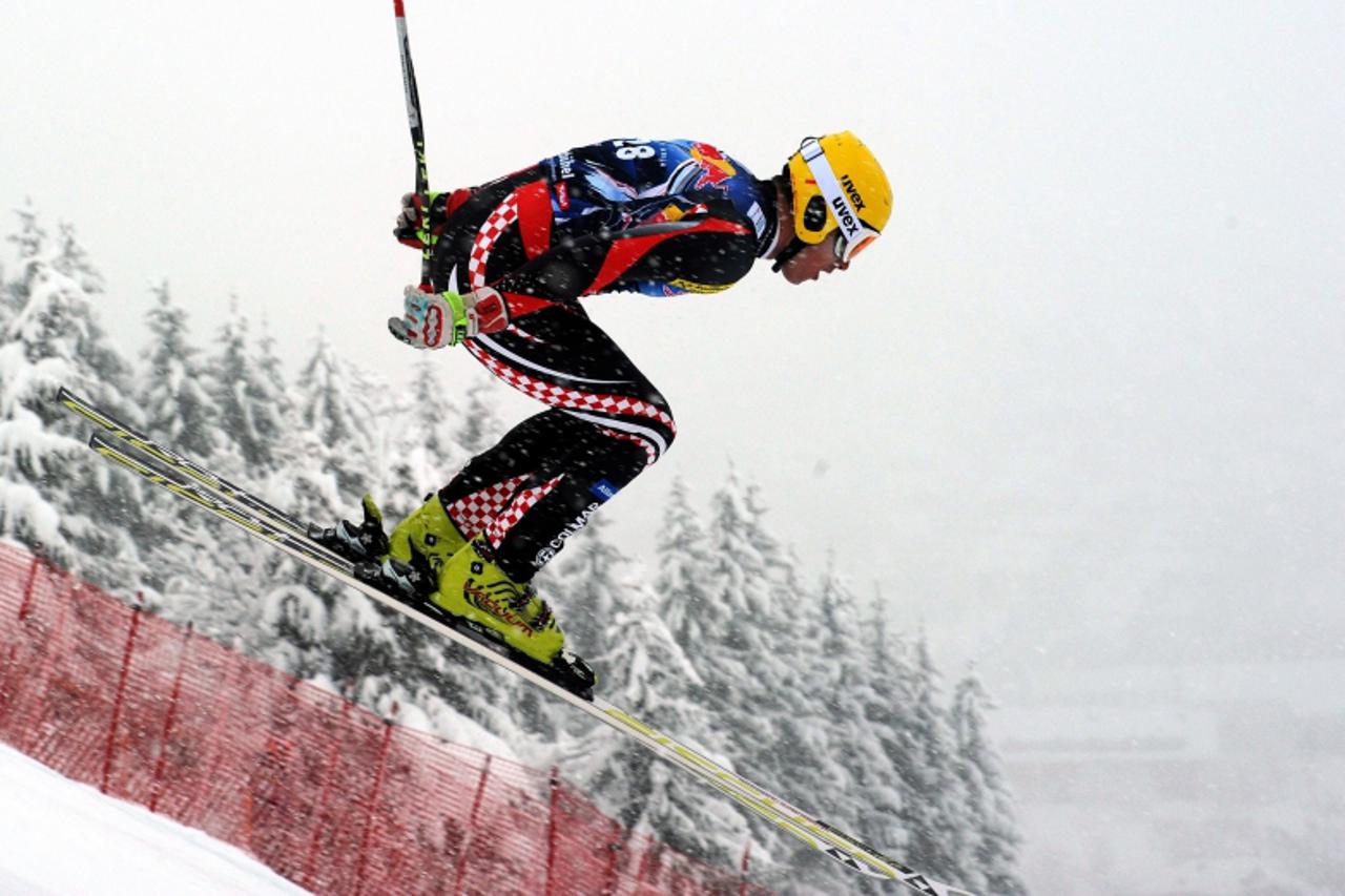 'Ivica Kostelic of Croatia competes on January 21, 2012 in the men\'s World Cup downhill event in Kitzbuehel.  AFP PHOTO / DIMITAR DILKOFF'