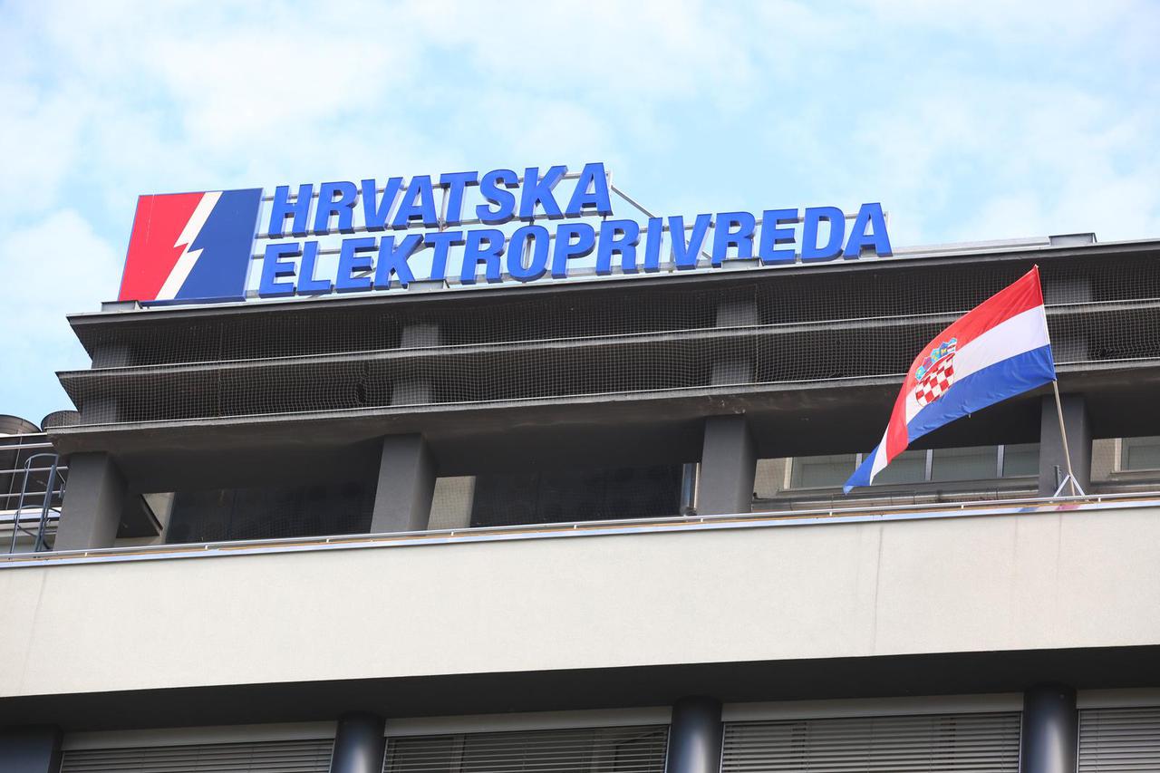 Zagreb: Zelena akcija prosvjednim perfomansom ukazala na neisplativost rada termoelektrane u Plominu