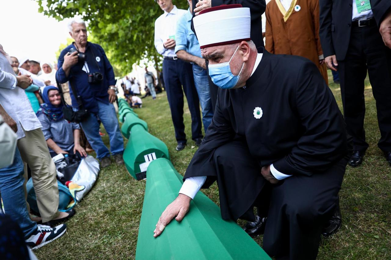 Kolektivna dženaza 19 žrtava genocida u Srebrenici