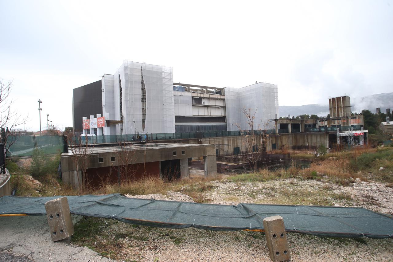 Split: Organizatori prekrili Spaladium Arenu kako bi prikrili nedovršeni vanjski izgled dvorane