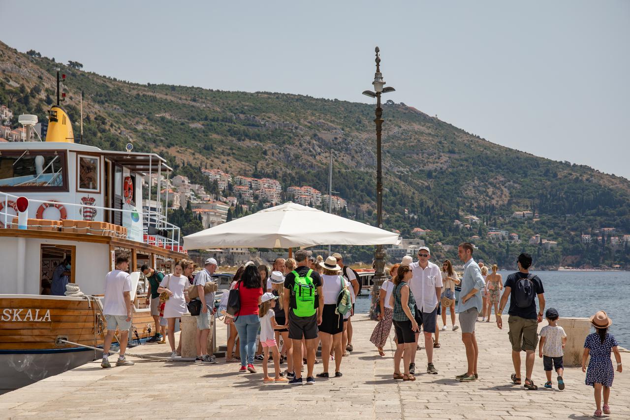 Stara gradska jezgra Dubrovnika vrvi turistima