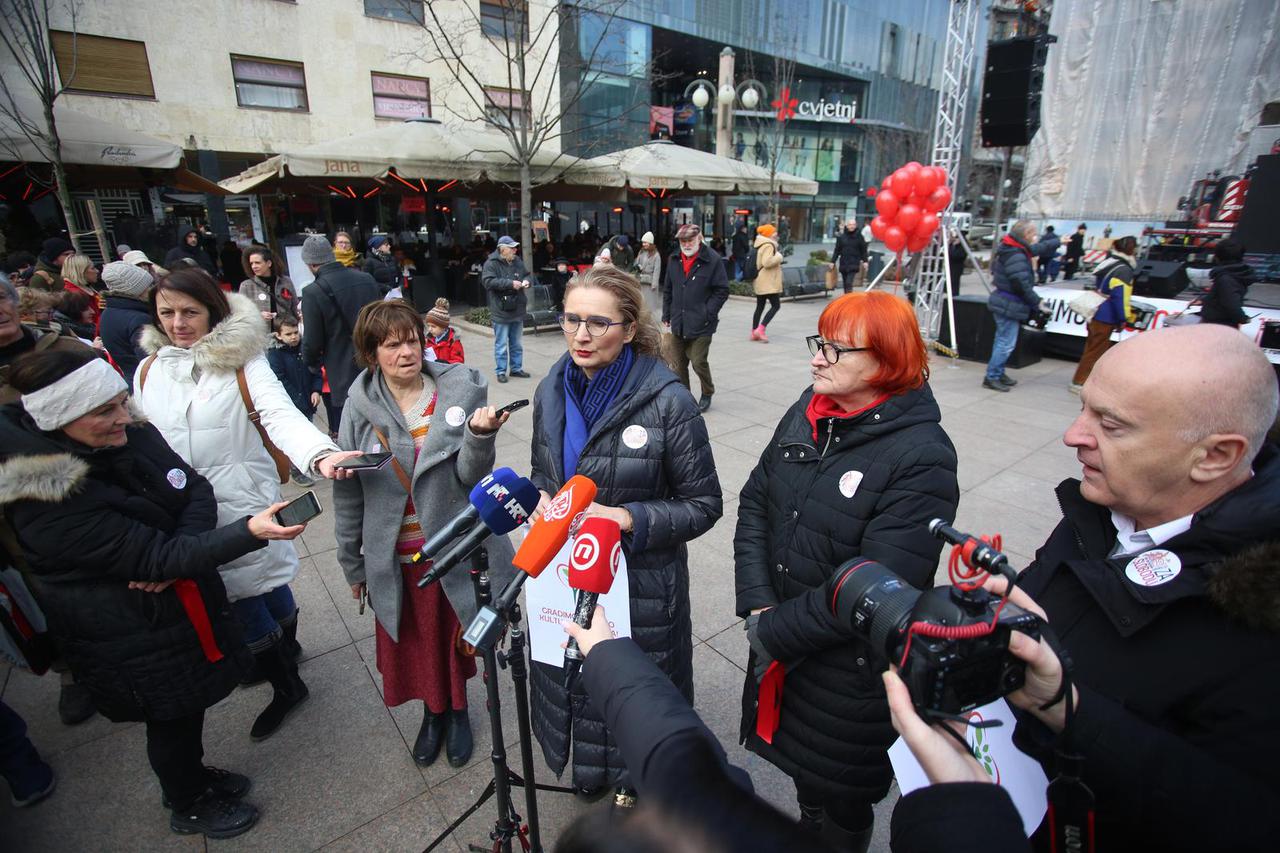 Zagreb: u centru grada obilježeno deset godina kampanje ‘Milijarda ustaje protiv nasilja nad ženama i djevojčicama’