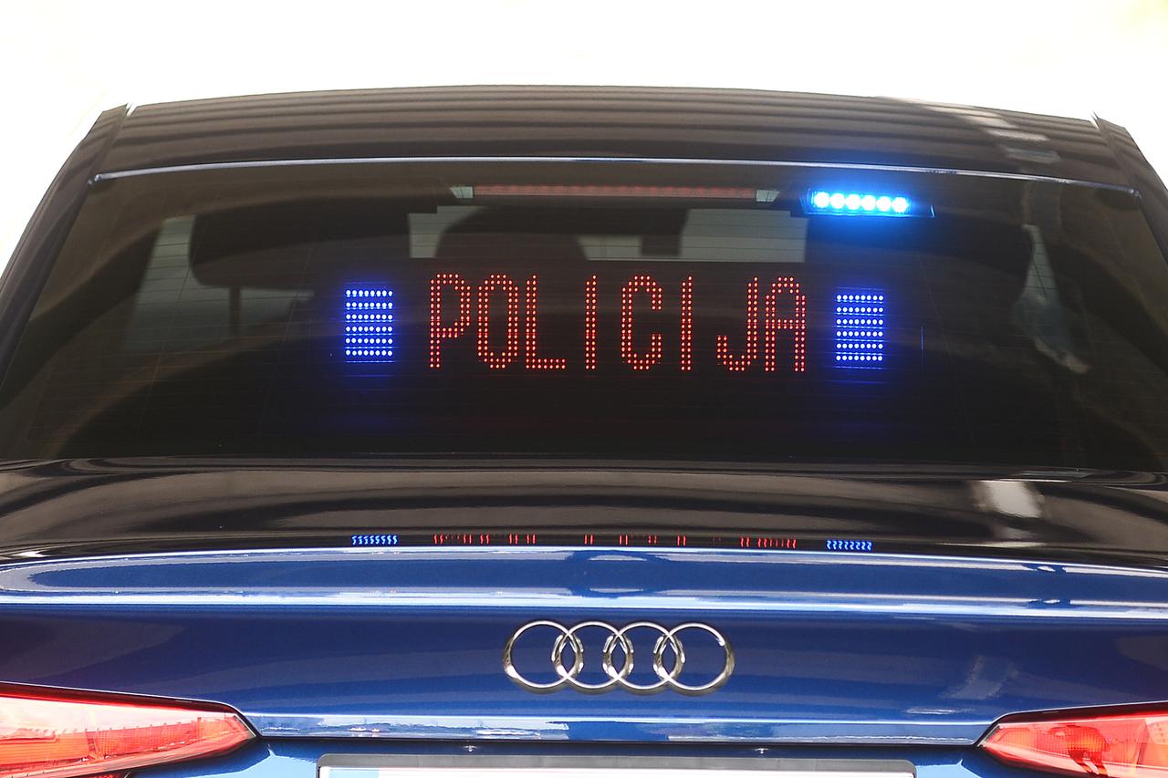 Zagreb: Policijski službenici Zvonimir Knežević i Ivica Krznik u policijskom presretaču