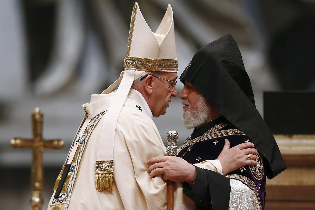 Pope Francis (L) embraces Catholicos of All Armenians Karekin II during a mass on the 100th anniversary of the Armenian mass killings, in St. Peter's Basilica at the Vatican April 12, 2015. Pope Francis on Sunday commemorated the 100th anniversary of the 