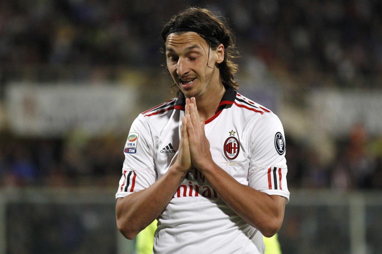 'AC Milan's Zlatan Ibrahimovic reacts during their Italian Serie A soccer match against Fiorentina in Florence April 10, 2011. REUTERS/Max Rossi  (ITALY - Tags: SPORT SOCCER)'