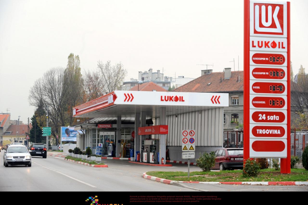 '04.11.2008 Zagreb - Benzinska pumpa Lukoil na Zagorskoj cesti Photo: Goran Stanzl/Vecernji list'