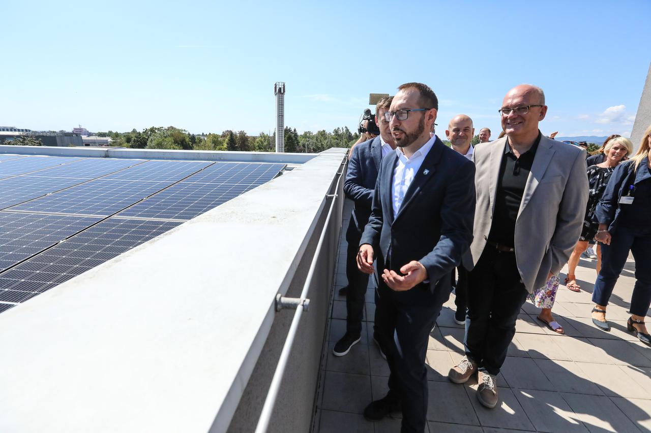 Zagreb:  Tomislav Tomašević sa suradnicima obišao postavljenu solarnu elektranu na Klinici za psihijatriju Sveti Ivan