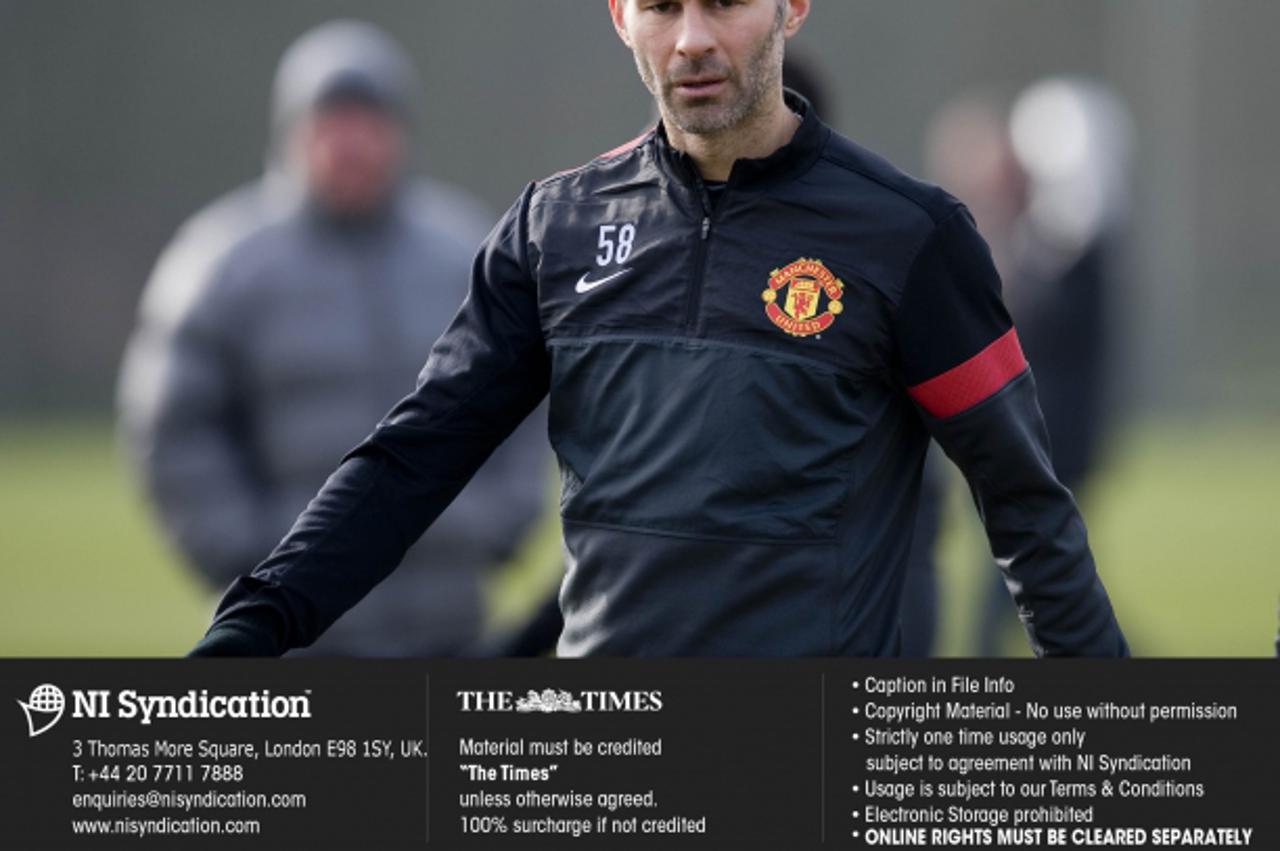 'Manchester United squad at their training session, Carrington, prior to the Champions League match against Real Madrid. Ryan Giggs. Credit: The Times. Online rights must be cleared by NI Syndication.