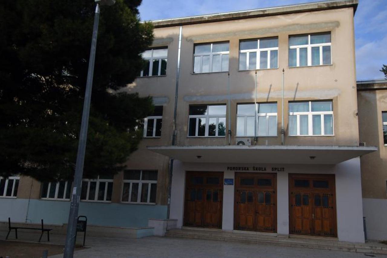 Lažna dojava o bombi u Pomorskoj školi u Splitu (1)