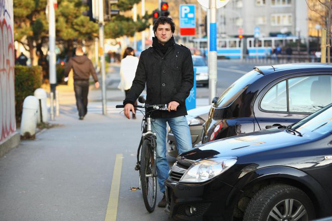 Zagreb - Marko Gregovic, predsjednik udruge "Sindikat biciklista", na stazi za bicikle u Marticevoj ulic