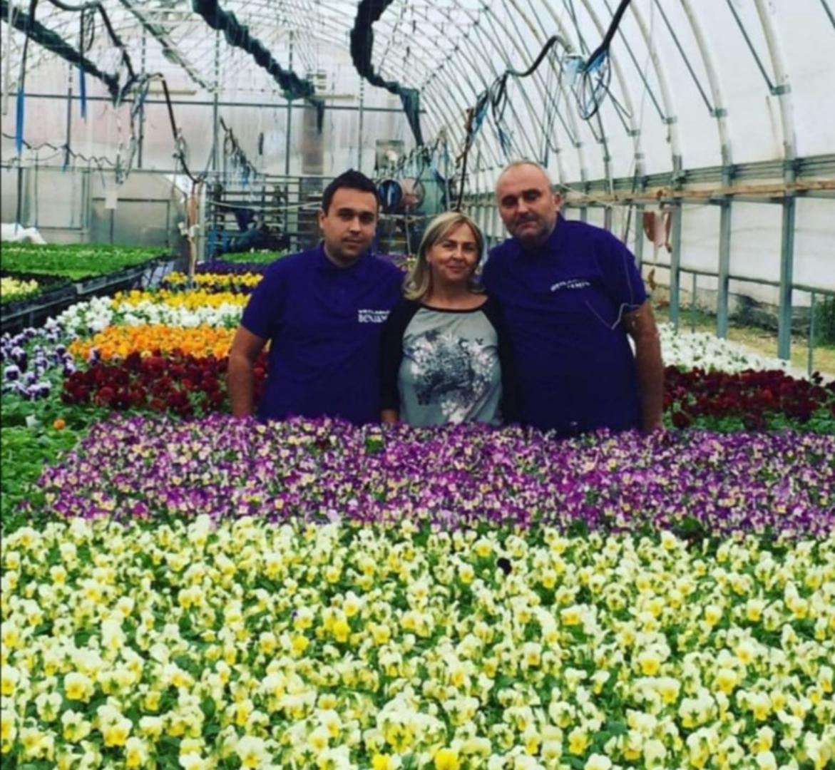 Suzana Klapšec Macenić vlasnica je OPG-a Benjamin na kojem zajedno sa suprugom i sinom uzgaja cvijeće i povrće u plastenicima