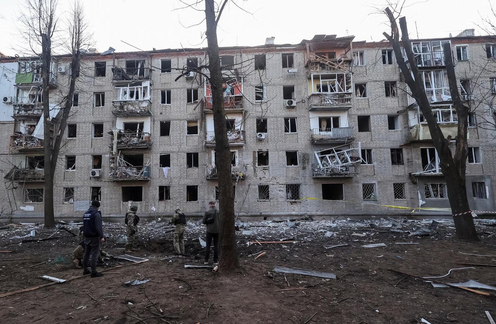 Police experts work at the site where buildings were damaged by a Russian military strike, amid Russia's attack on Ukraine, in Kharkiv, Ukraine March 27, 2024. REUTERS/Vyacheslav Madiyevskyy Photo: VYACHESLAV MADIYEVSKYY/REUTERS