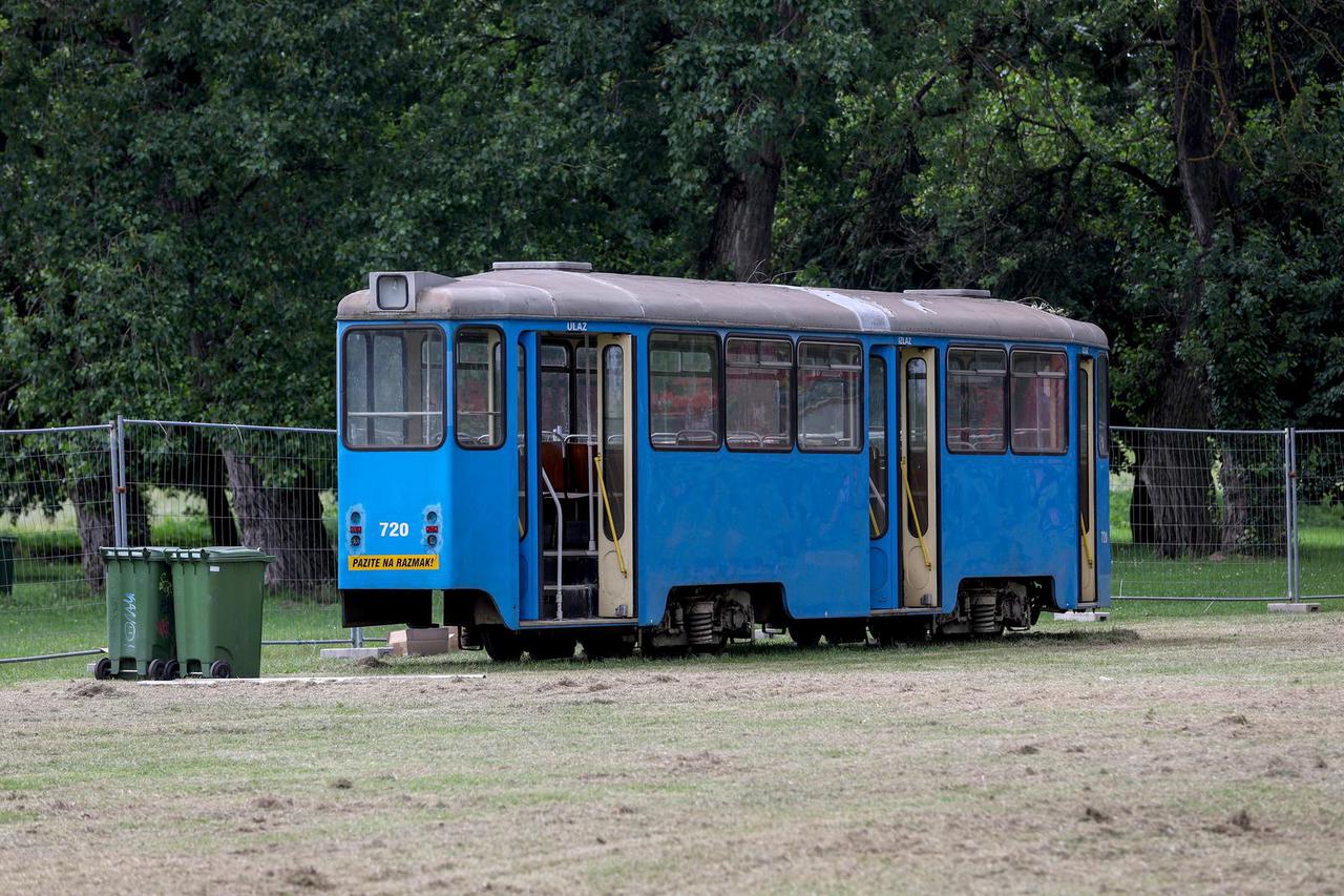 Zagreb: Zagrebački tramvaj postavljen na Jarunu kao najava LMF Festivala 