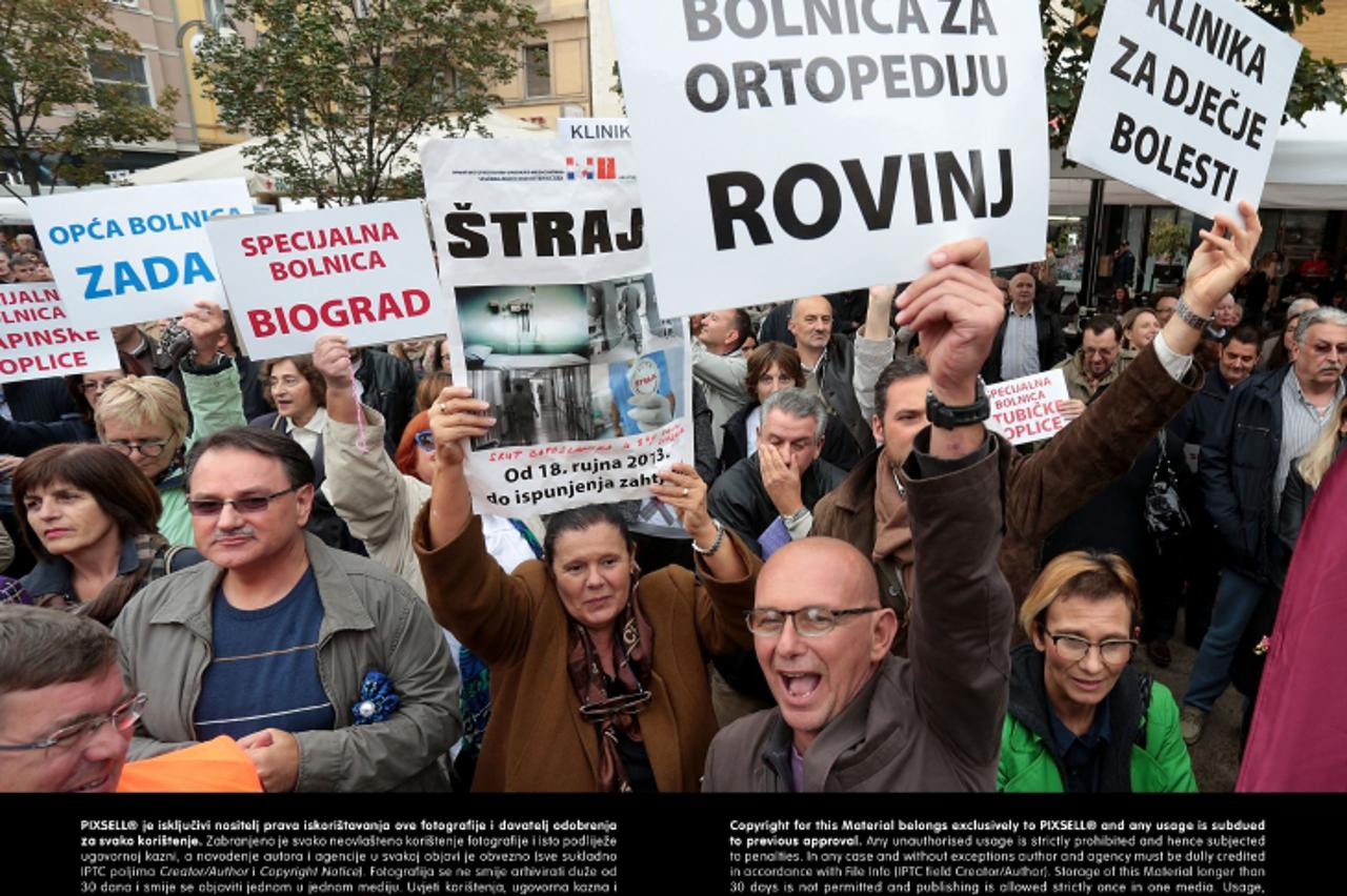 '10.10.2013., Zagreb - U organizaciji Hrvatskog lijecnickog sindikata u podne je na Cvjetnom trgu odrzan veliki provjed lijecnika. Prosvjedom sindikalisti pokusavaju ukazati na lose stanje u zdravstvu
