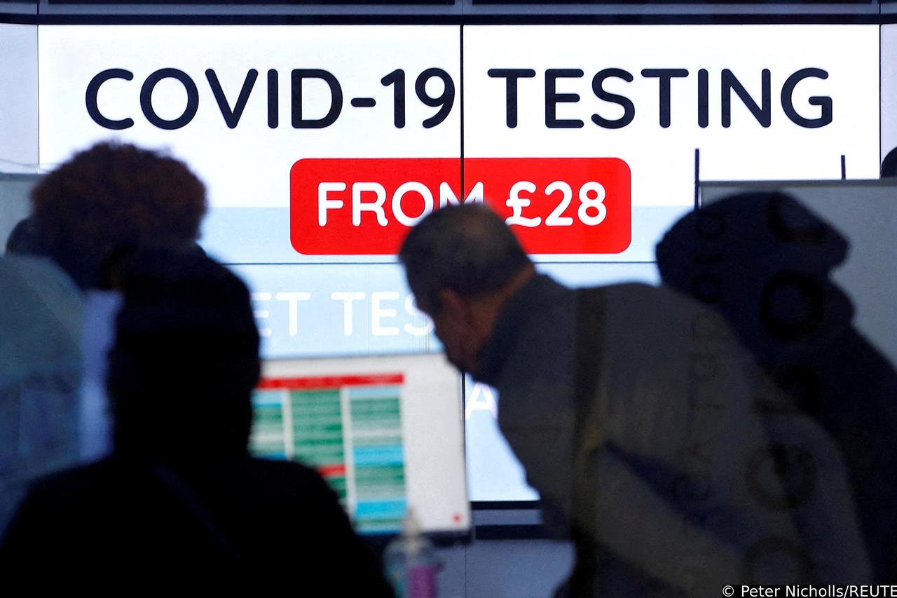 FILE PHOTO: Customers are seen inside a private COVID-19 testing clinic in a busy shopping area, amid the coronavirus disease (COVID-19) outbreak in London