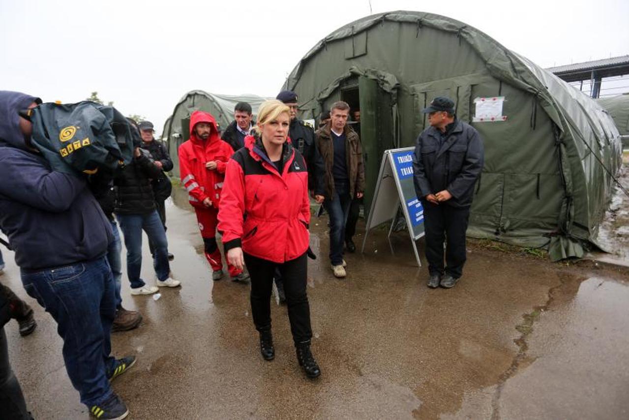 Predsjednica Grabar-Kitarović u izbjegličkom kampu