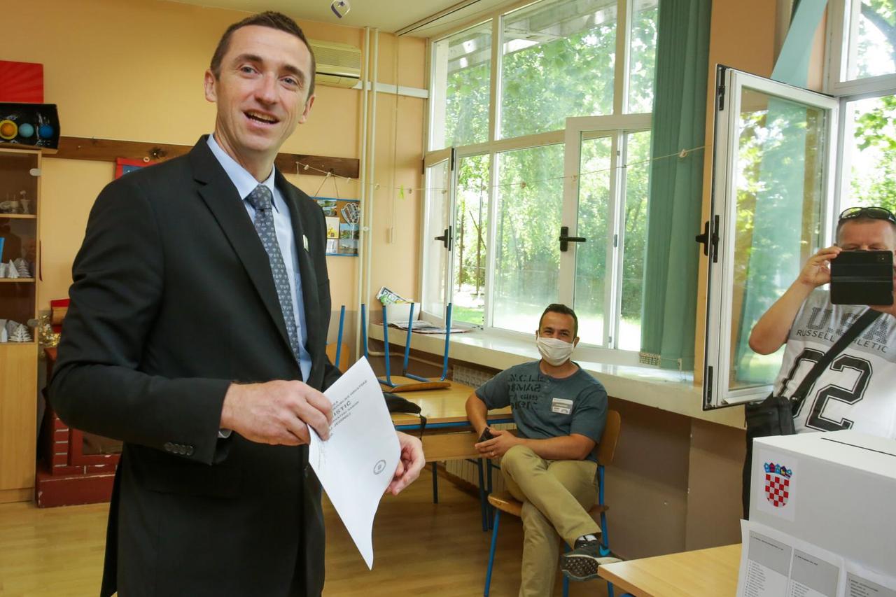 Vukovar: Gradonačelnik Ivan Penava dao svoj glas na parlamentarnim izborima