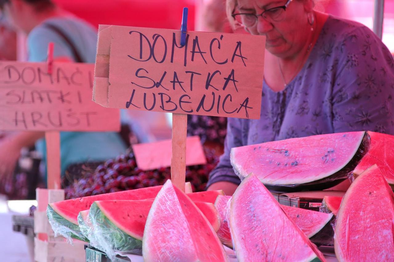 Zagreb: Ponuda lubenica na Tržnici Dolac