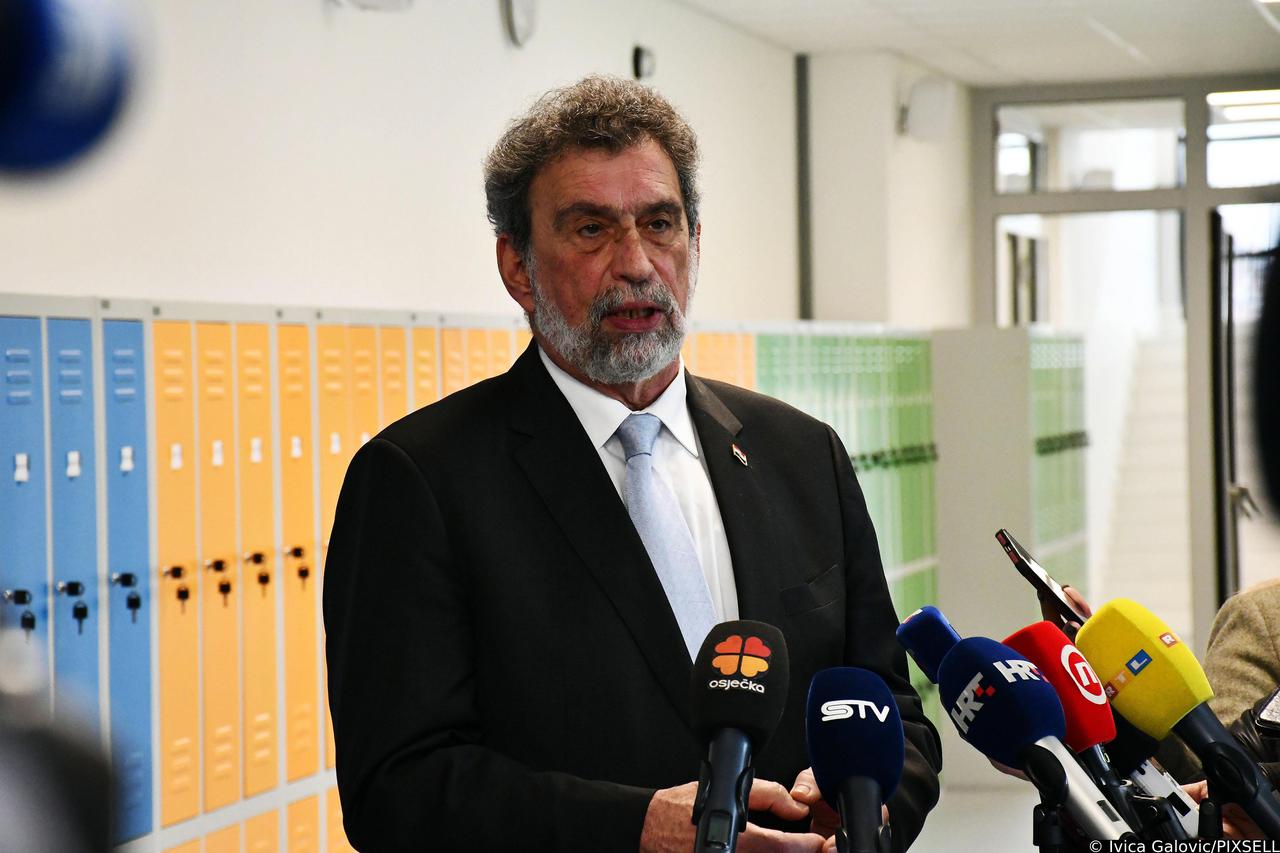 Ministar Radovan Fuchs na svečanom otvorenju nove zgrade srednje škole “Donji Miholjac”