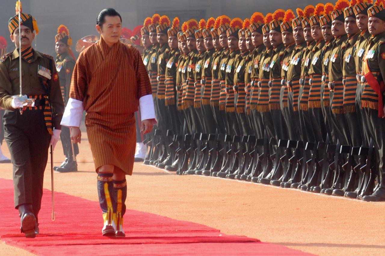 'King of Bhutan, Jigme Khesar Namgyel Wangchuck (C) inspects the Guard of Honour during a welcome ceremony at the Presidential Palace in New Delhi on December 22, 2009. Wangchuck is in India for a six