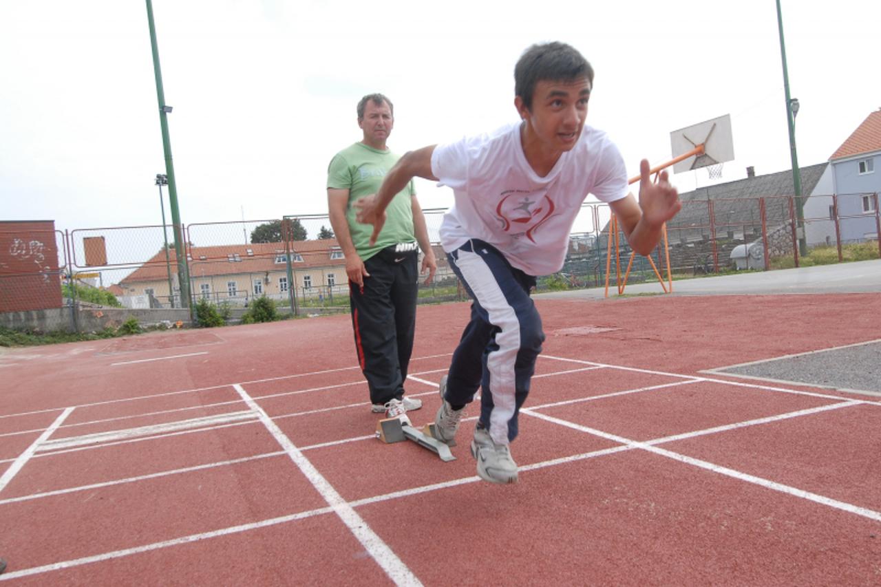 \'20.06.2011., Bjelovar - Goran Jelic (15 godina) koji je netom zavrsio 8. razred V. Osnovne skole za djecu s posebnim potrebama, daroviti je atleticar i u svojoj dobnoj skupini najbolji je trkac u br