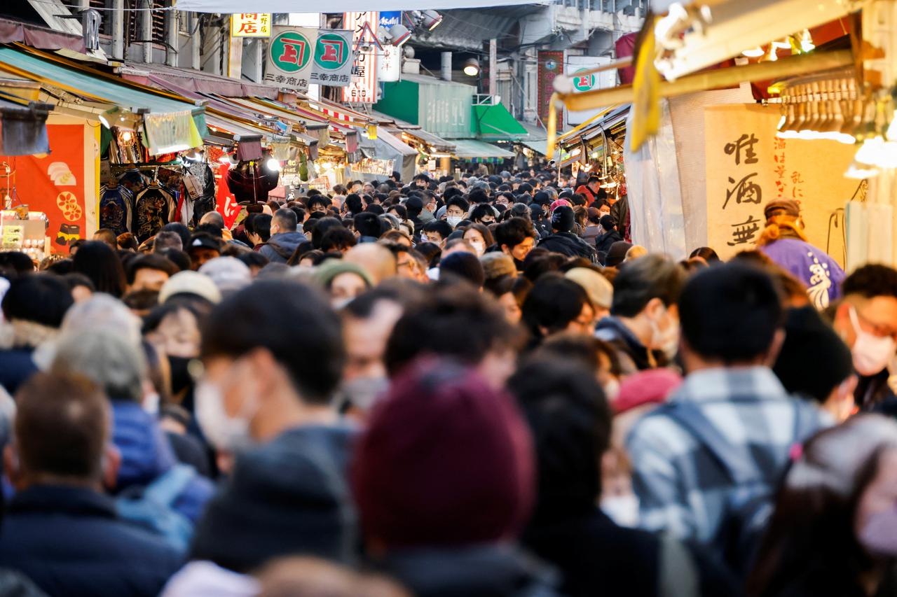Shoppers crowd as they do their last-minute New Year's shopping in the Ameyoko shopping district in Tokyo
