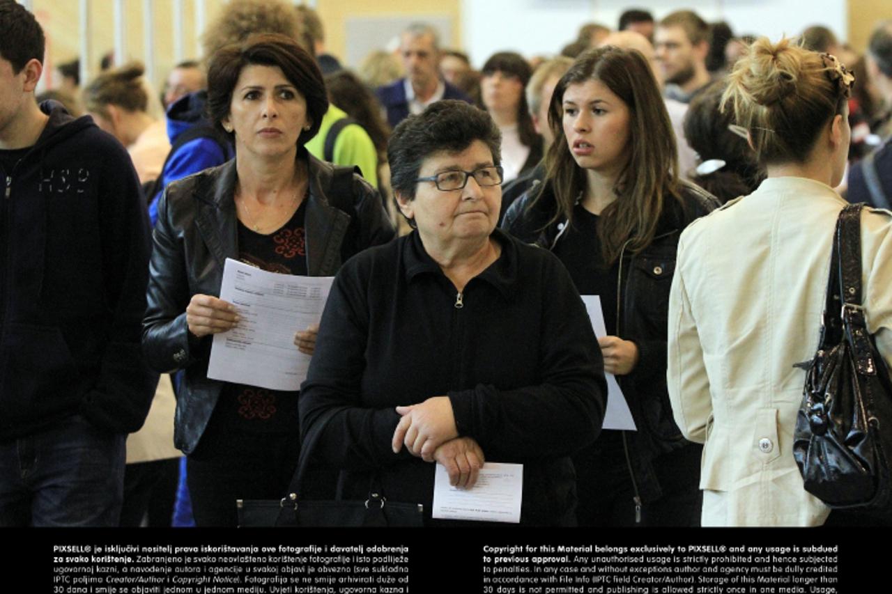 '30.10.2013., Varazdin - U dvorani Gospodarske skole odrzan je 6. sajam poslova. Sajam je namijenjen poslodavcima, obrazovnim ustanovama i svim zainteresiranima za aktivno ukljucivanje na trziste rada