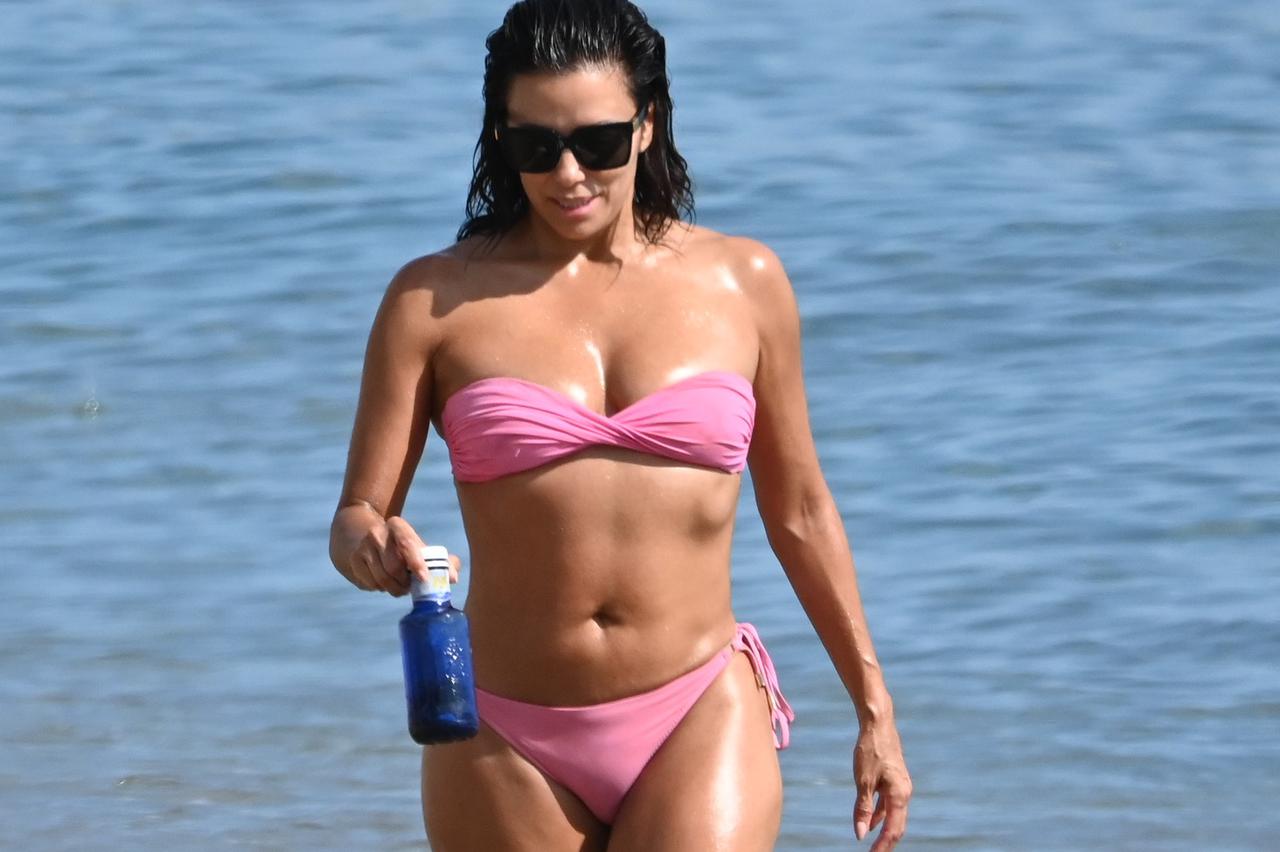 Eva Longoria uživa u nekoliko dana odmora na plaži u Marbelli