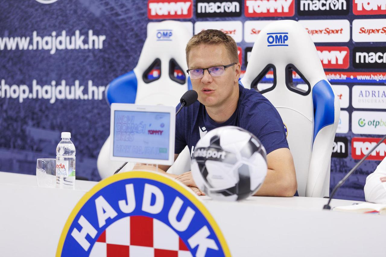 Split: Konferencija za medije trenera Hajduka Valdasa Dambrauskasa pred derbi s Dinamom