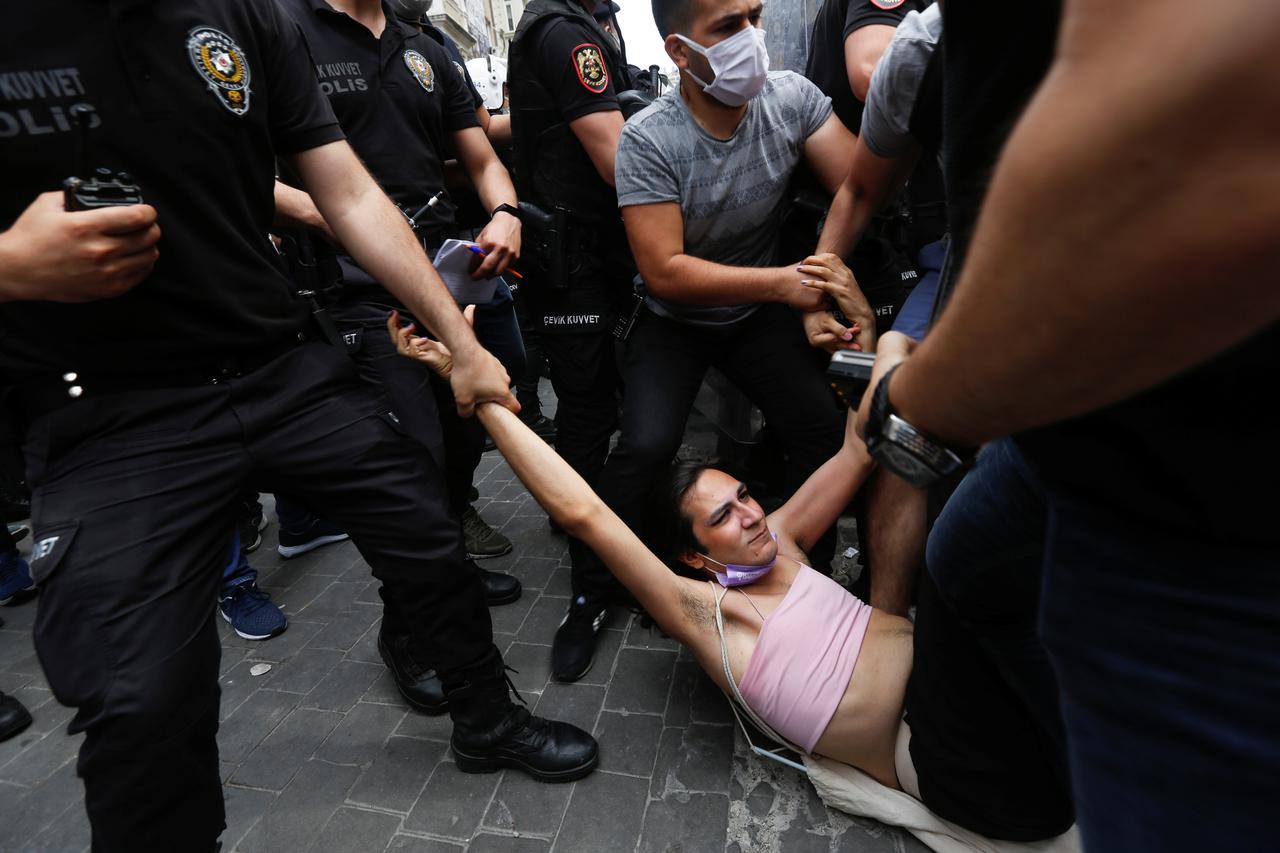 Pride parade banned in Istanbul