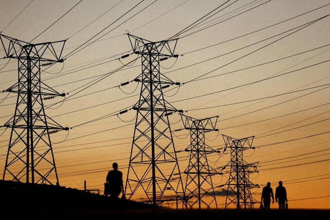 FILE PHOTO: South Africa's Eskom extends daily power cuts for next week amid capacity shortage