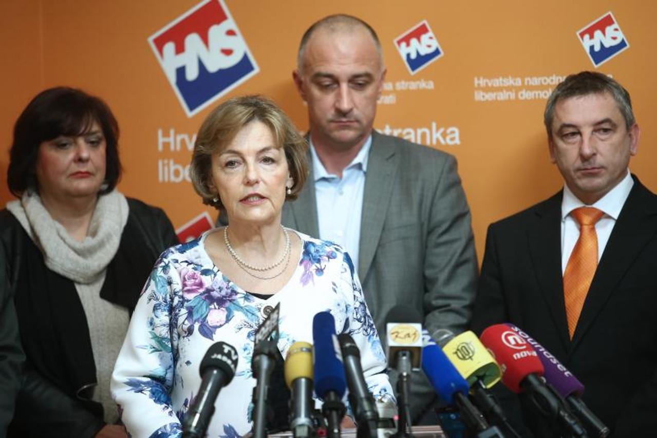 Vesna Pusić u pratnji HNS-ovaca o unutarstranačkim izborima 
