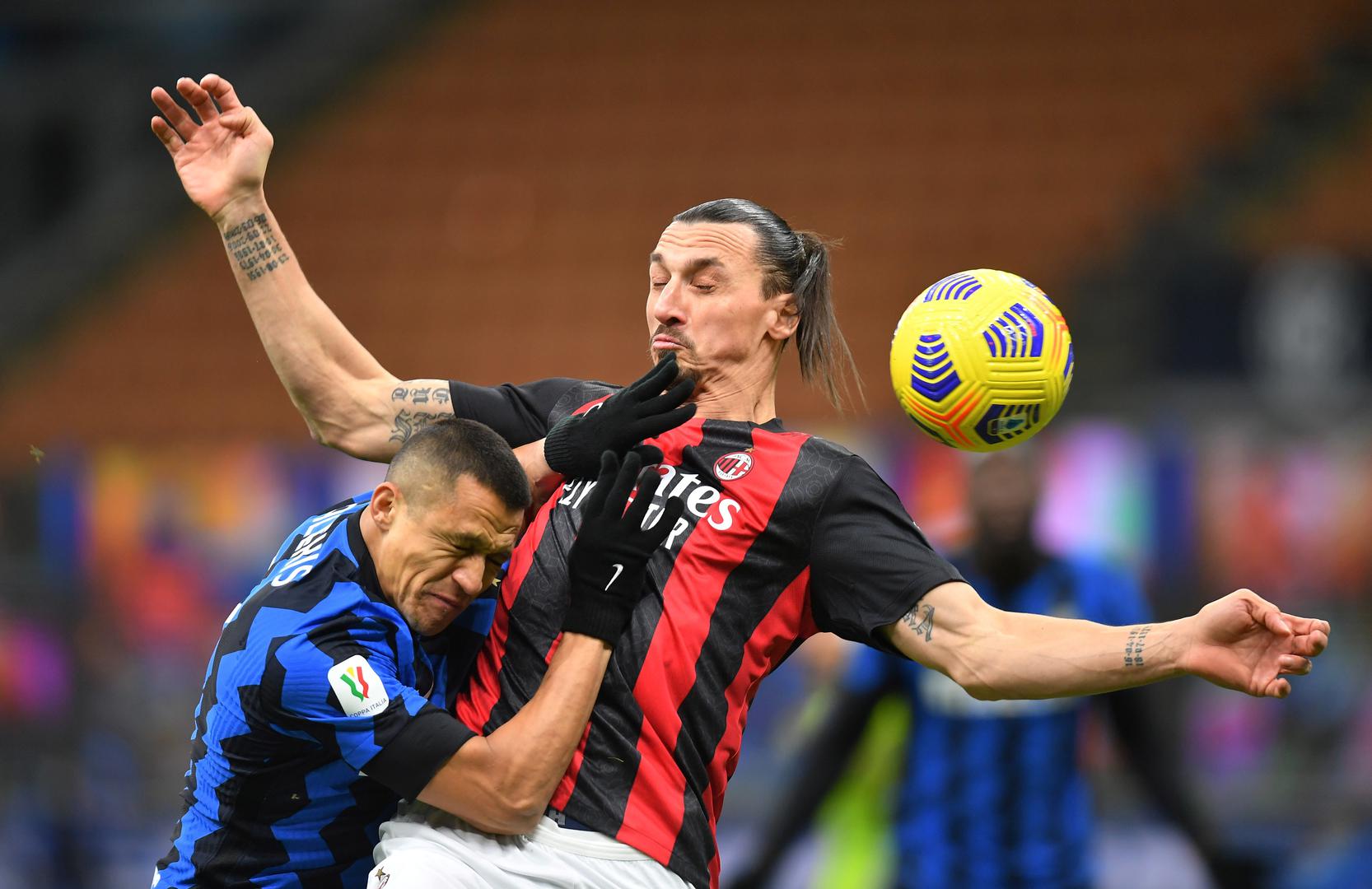 Coppa Italia - Quarter Final - Inter Milan v AC Milan Soccer Football - Coppa Italia - Quarter Final - Inter Milan v AC Milan - San Siro, Milan, Italy - January 26, 2021 Inter Milan's Alexis Sanchez in action with AC Milan's Zlatan Ibrahimovic REUTERS/Daniele Mascolo     TPX IMAGES OF THE DAY DANIELE MASCOLO