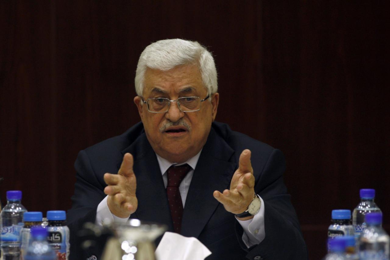 'Palestinian President Mahmoud Abbas (C) attends a Fatah Central Committee meeting in the West Bank city of Ramallah January 29, 2012. Peace prospects with the Palestinians are looking poor, Israeli P