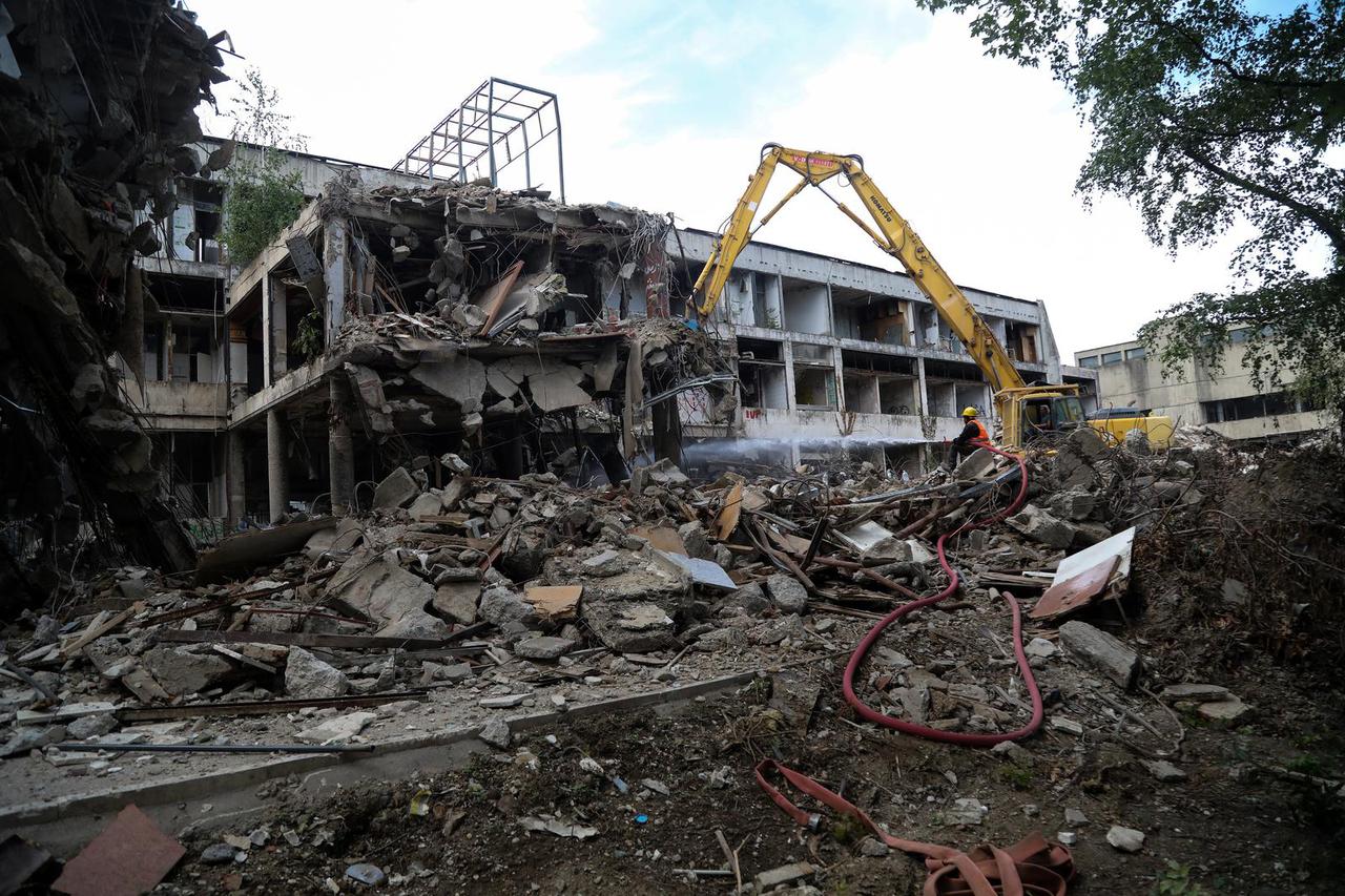 Zagreb: Nastavljeno je rušenje zgrade u Paromlinskoj ulici