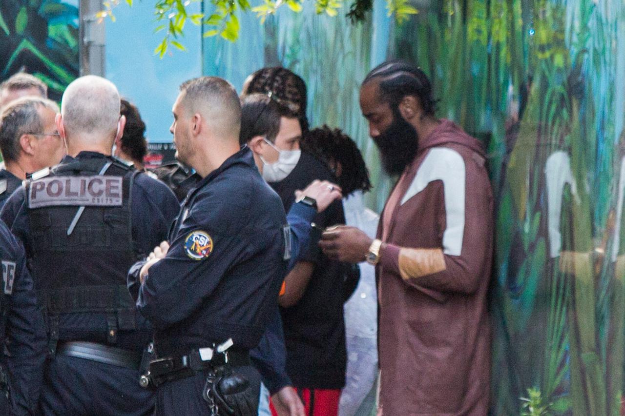 Pariz: NBA igra? James Harden okružen policijom jer je netko iz društva pušio marihuanu