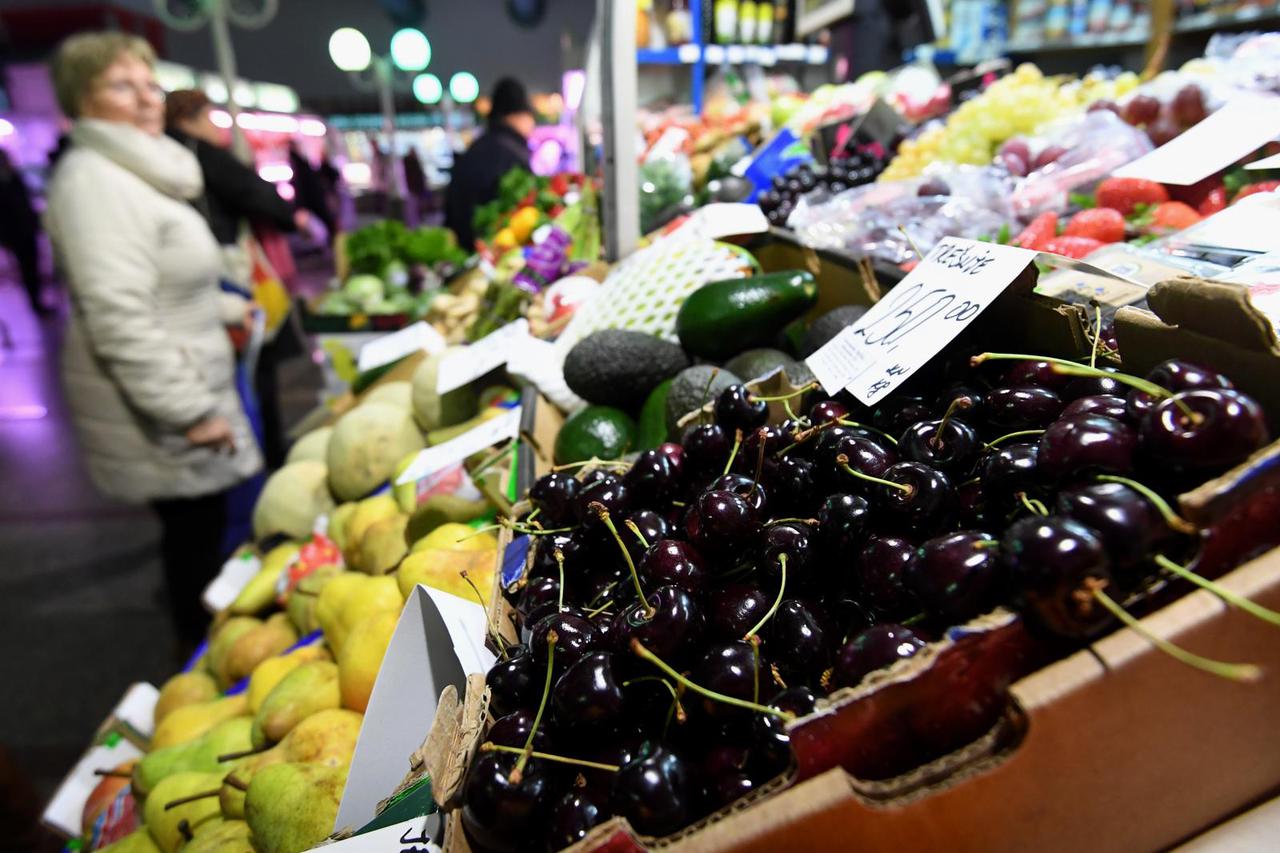Zagreb: Vansezonsko voće i povrće prodaje se po visokim cijenama