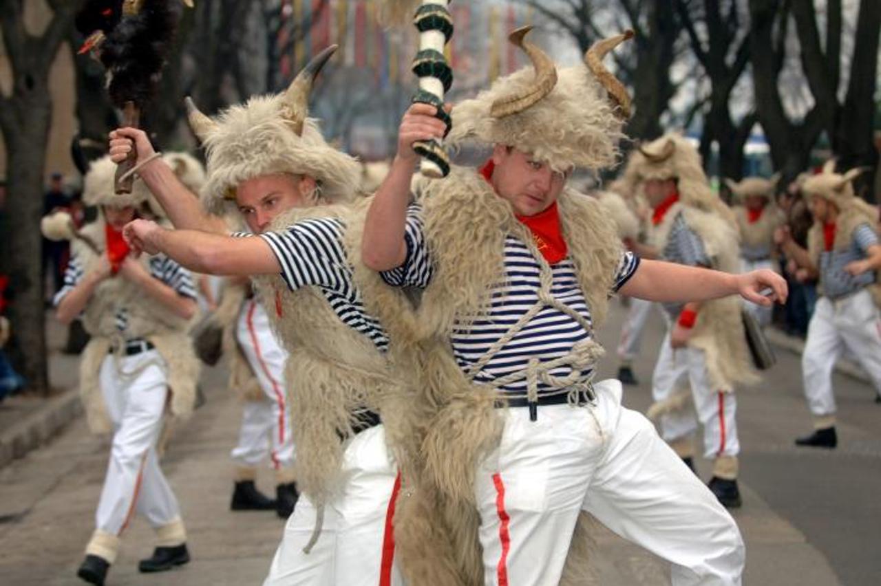 '15.01.2009., Rijeka - Zametski zvoncari na 26. Rijeckom karnevalu.  Photo: Goran Kovacic/Vecernji list'
