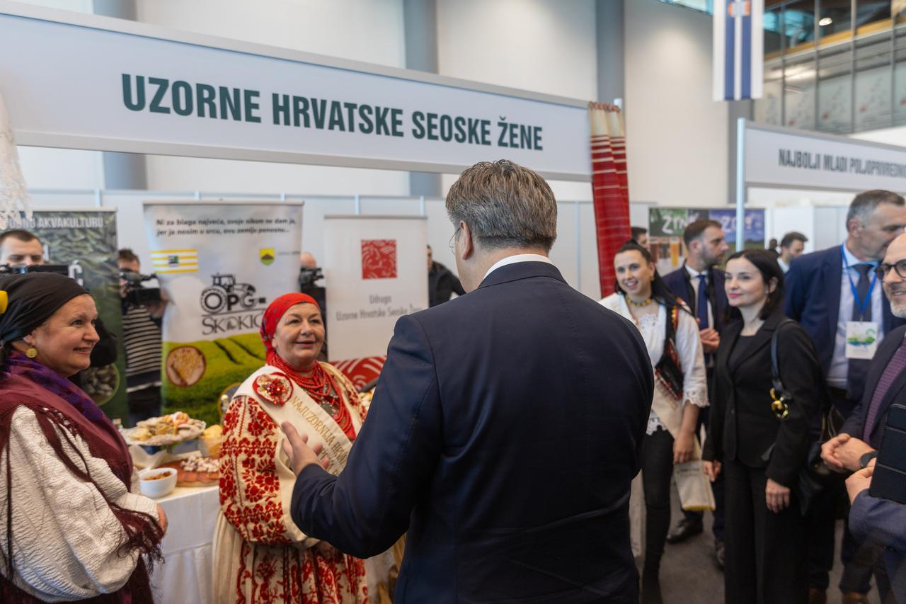 Osijek: Premijer Plenković sudjelovao na svečanom otvorenju konferencije 4. Dani poljoprivrede, ribarstva i šumarstva