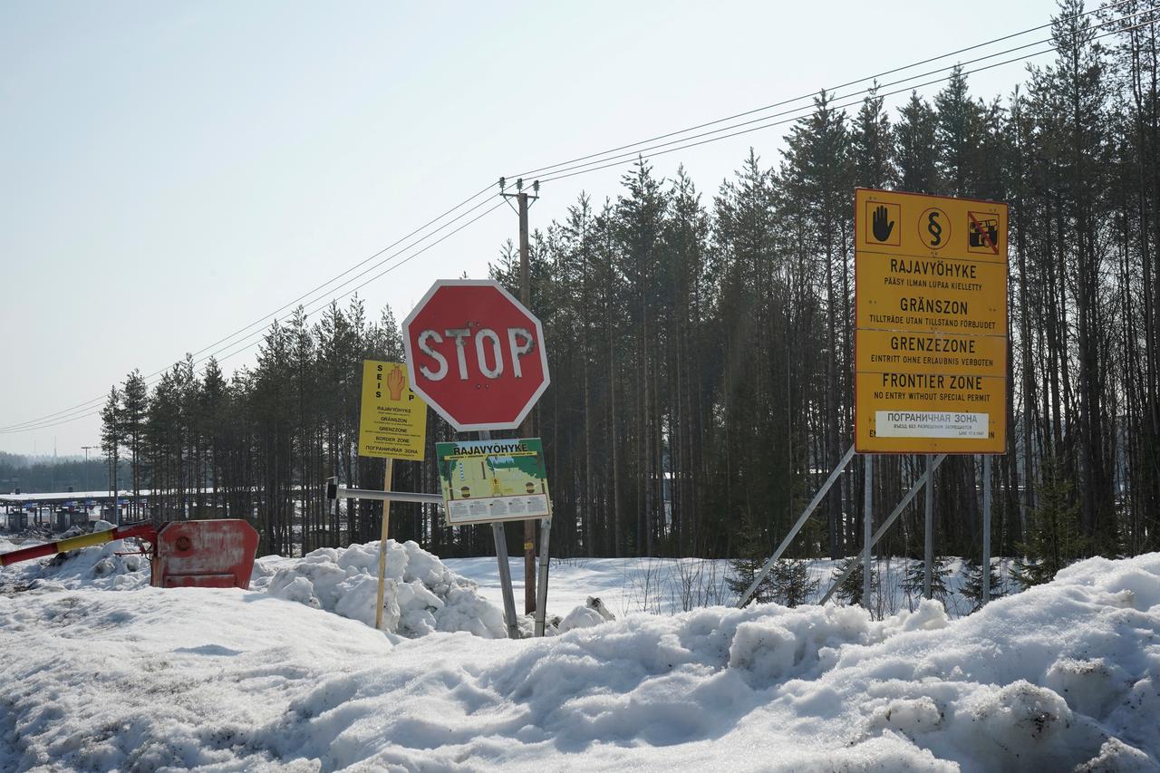 FILE PHOTO: Finnish-Russian border crossing in Imatra