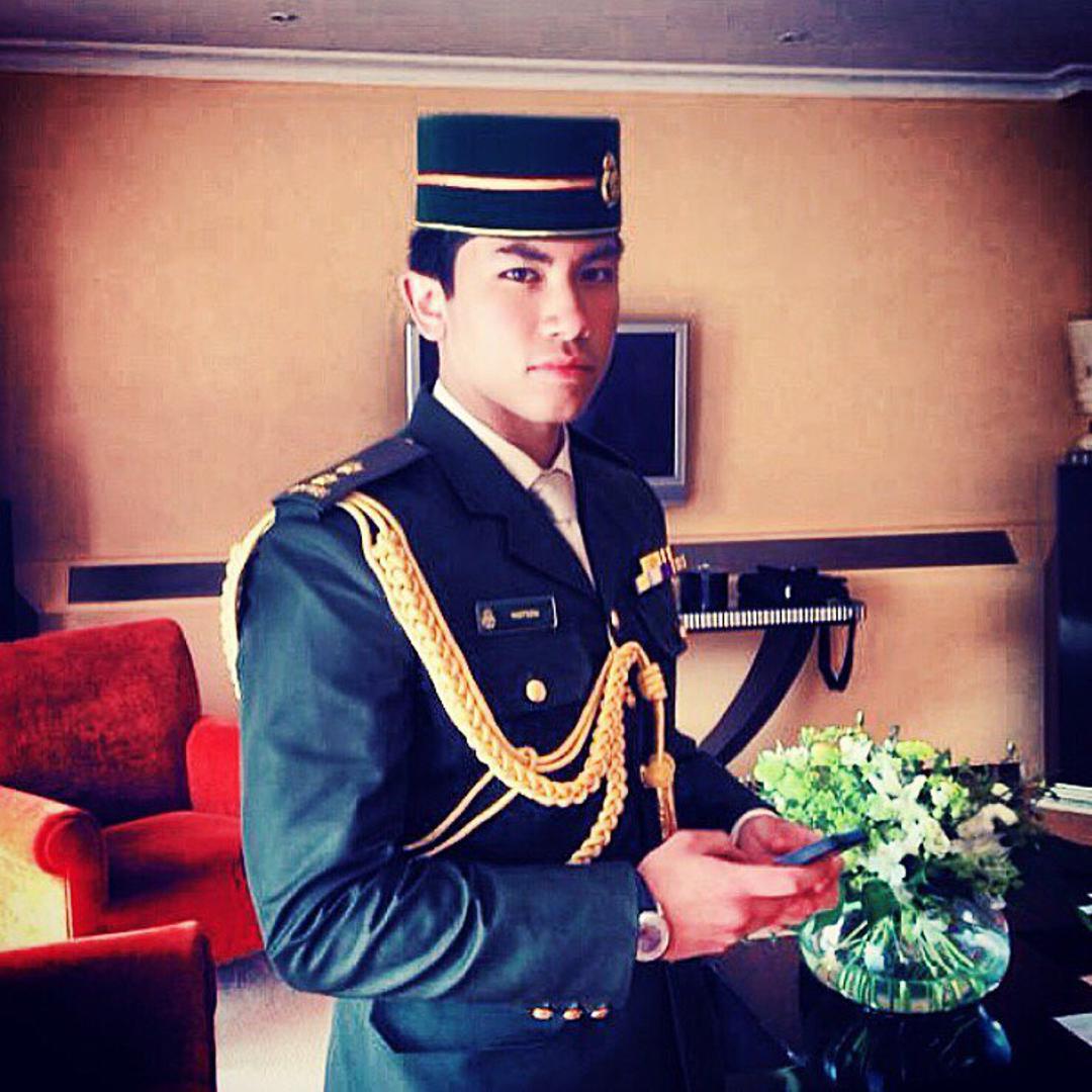 Abdul Mateen  26- godišnji je princ s Bruneja, male azijske države i 10. je dijete vladara Bruneja, sultana Hassanala Bolkiaha, piše Elite Daily. 