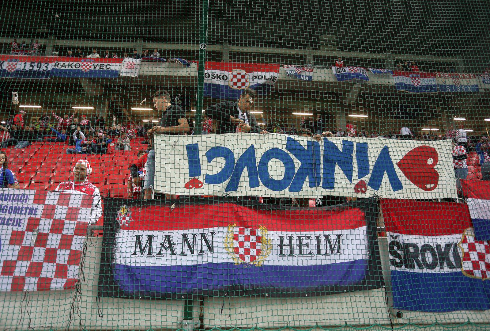 Hrvatski navijači imali su pravo na 1800 ulaznica, ali sve ukazuje na to da će ih na stadionu Anton Malatrinsky biti koja stotina više. 
