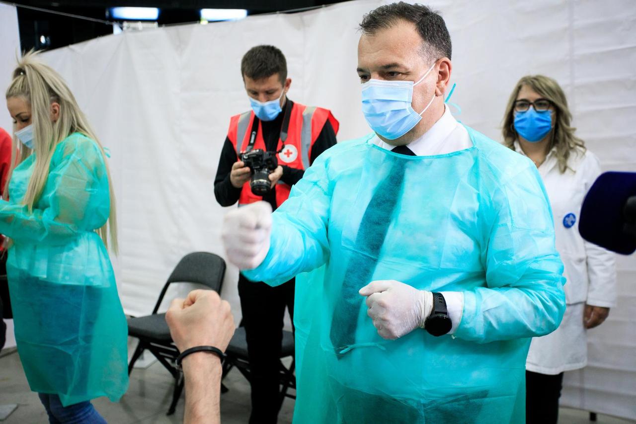 Ministar Vili Beroš cijepi stanovnike Splita protiv koronavirusa