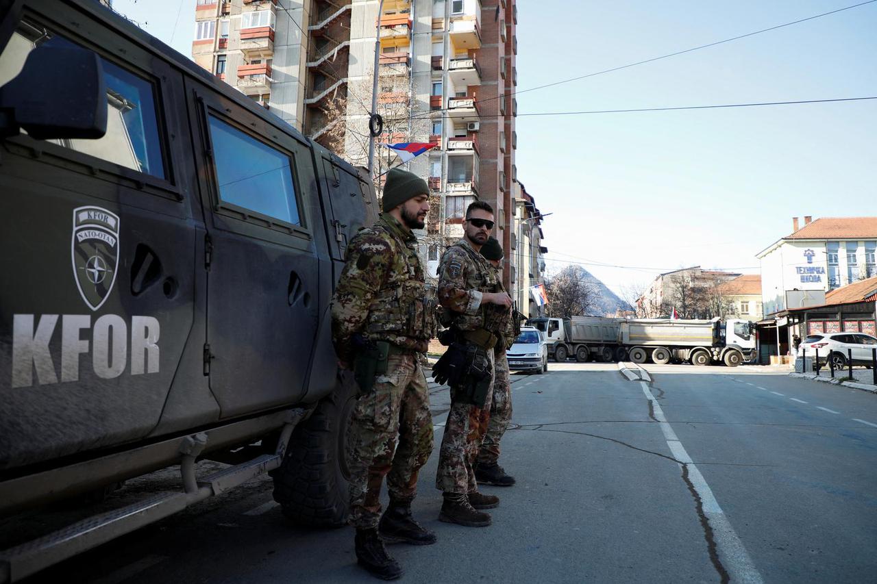 Tensions continue as roads in northern Kosovo still blocked