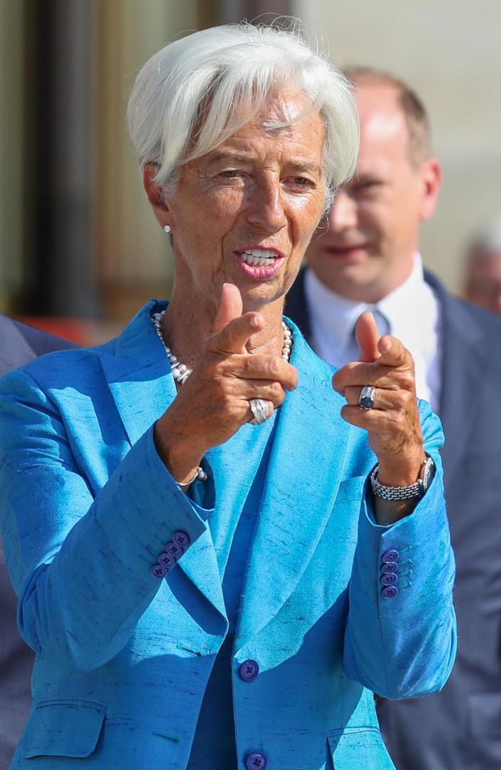Lagarde bi, kao prva žena, na čelno mjesto ECB-a trebala zasjesti 1. studenoga. Izabrana je prije dva i pol mjeseca iako su tada u optjecaju bili sasvim drugi kandidati